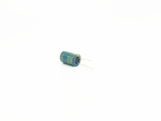 Aluminiowy kondensator elektrolityczny o wysokiej częstotliwości 100uF 80V 10X20mm 5000 godzin