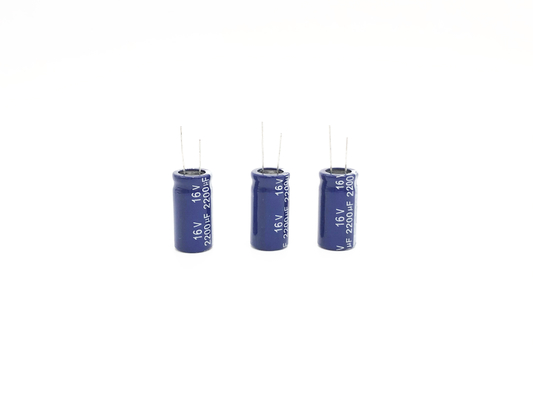 Wysokoczęstotliwościowy aluminiowy kondensator elektrolityczny o niskiej ESR 2200UF16V 13X25mm
