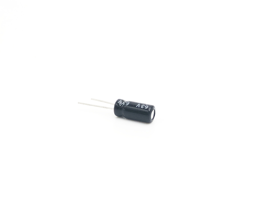Kondensator miniaturowy o szerokim zakresie temperatur 1UF63V Kondensator ołowiowy promieniowy