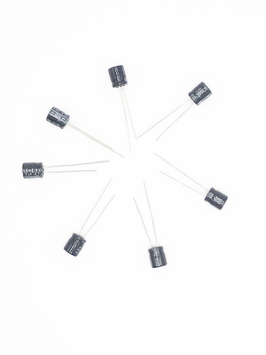 Czarne miniaturowe aluminiowe kondensatory elektrolityczne 47UF 35V TW BOR