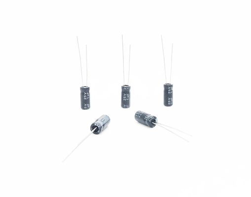 1UF25V 5X11MM Miniaturowe obwody wysokotemperaturowe kondensatora
