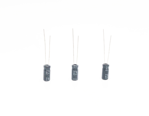 1UF25V 5X11MM Miniaturowe obwody wysokotemperaturowe kondensatora