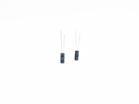 1UF25V 5X11MM Miniaturowe obwody wysokotemperaturowe kondensatora