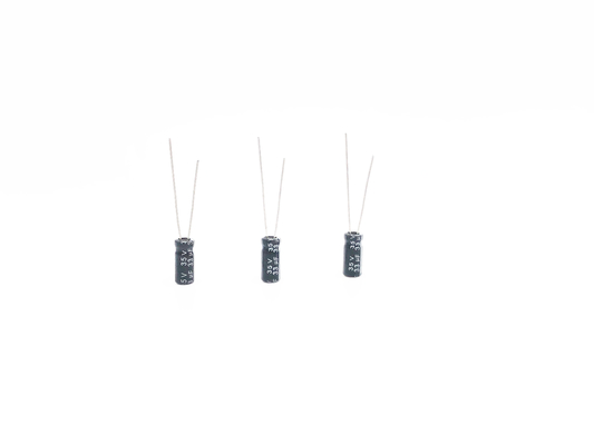 33UF35V Miniaturowy kondensator 5x11mm Typ ołowiu promieniowego 2000 godzin