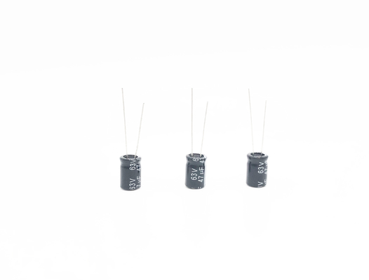 Miniaturowy kondensator ISO14001 47UF 63V 8X12MM Al Kondensator elektrolityczny