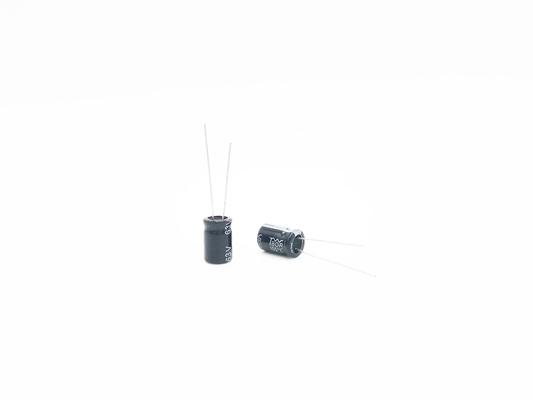 Miniaturowy kondensator ISO14001 47UF 63V 8X12MM Al Kondensator elektrolityczny