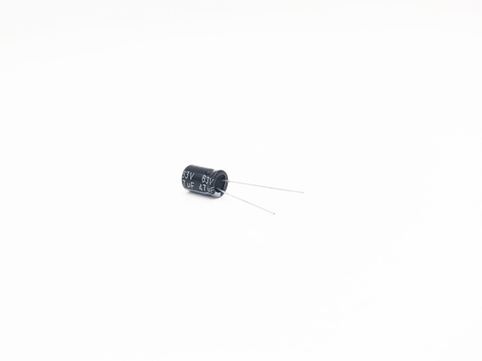 Miniaturowy kondensator ISO14001 47UF 63V 8X12MM Al Kondensator elektrolityczny