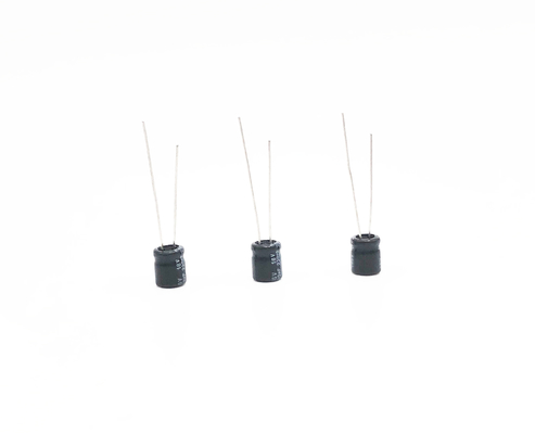 Miniaturowy kondensator promieniowy 220UF16V 6,3X11mm