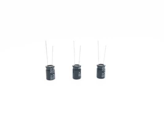 Aluminiowy kondensator elektrolityczny 10X13mm 220uf 50v 20% tolerancji