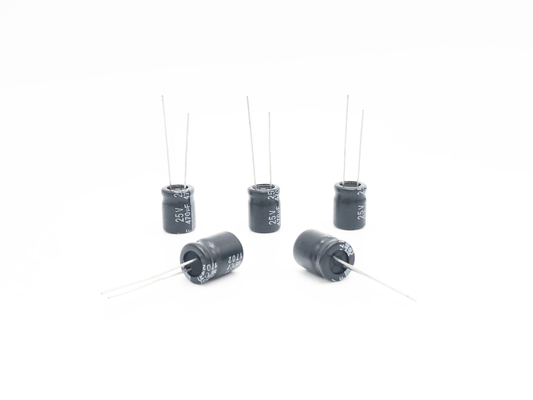 10X13mm Miniaturowe kondensatory elektrolityczne 470uf 25v 2000 godzin Żywotność obciążenia
