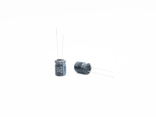 10X13mm Miniaturowe kondensatory elektrolityczne 470uf 25v 2000 godzin Żywotność obciążenia