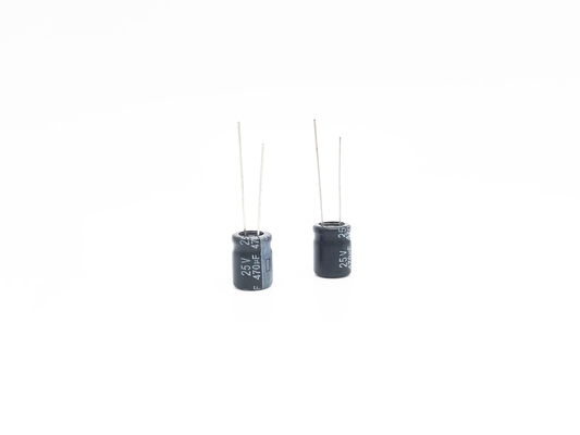 10X13mm Miniaturowe kondensatory elektrolityczne 470uf 25v 2000 godzin Żywotność obciążenia