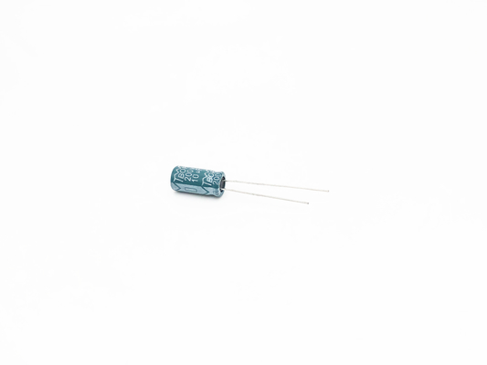 ISO9001 8X16MM Radialne aluminiowe kondensatory elektrolityczne 10UF200V