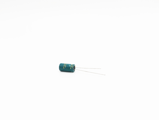 Cylinder 4,7UF 250V Al Kondensator elektrolityczny 8x9MM ISO9001