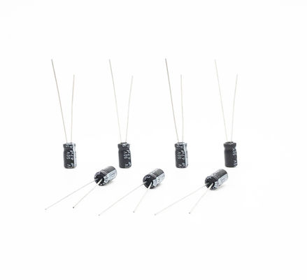 2000 godzin Żywotność kondensatora promieniowego typu ołowiowego 4,7 UF 50 V 5x11 mm