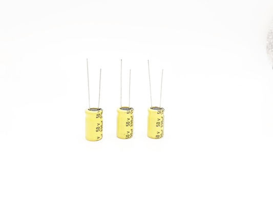 13X20MM 130C Wysokotemperaturowe kondensatory elektrolityczne 330UF 50V
