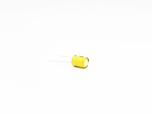 Promieniowy ołowiowy elektrolityczny kondensator świetlny LED 100UF80V 10x13mm