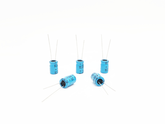 Kondensator samochodowy 220uF25V 8x12mm do obwodów odwrócenia polaryzacji