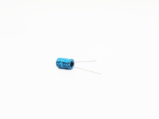 Kondensator samochodowy 220uF25V 8x12mm do obwodów odwrócenia polaryzacji